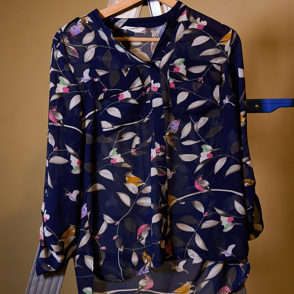 Chic Floral Print Blouse in Navy